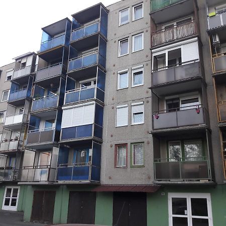 Stúdió 18 Apartman Kazincbarcika Exterior foto